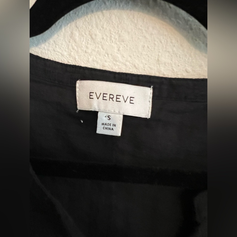 #578 Evereve Roan and Ryan black Gauze flutter sleeve keyhole top size S - Picture 4 of 5